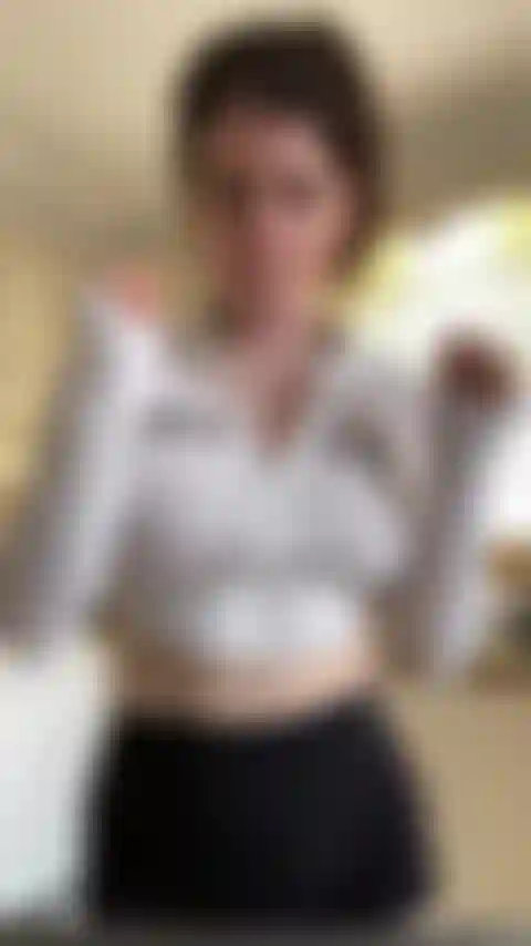 Betcha n'aurait jamais pensé que tu serais excitée par quelqu'un qui mange.