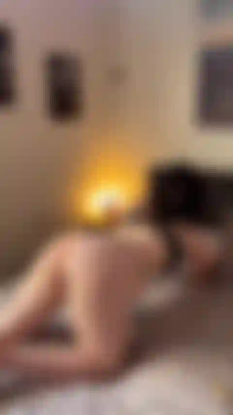 J'introduis mon nouveau vibromasseur.