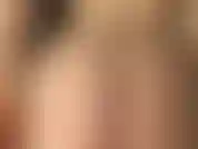 Je secoue mes seins et mon cul.