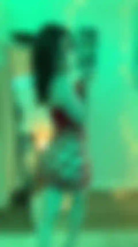 J'essaie mon gode bbc.