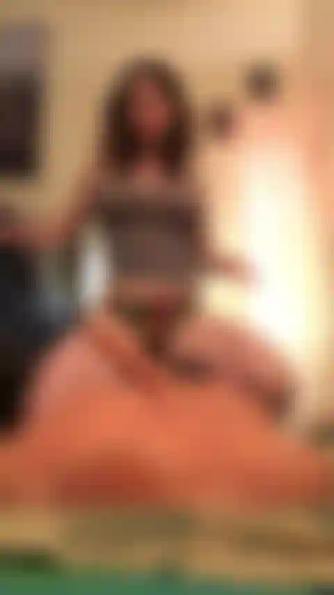 Je suce chad puis je lui fais rebondir le cul.