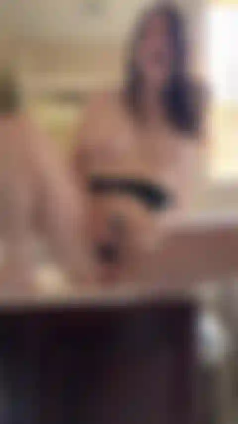 J'adore utiliser mon vibromasseur sur les comptoirs.