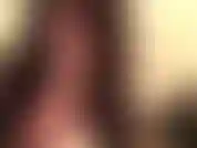 Une enseignante ennuyée donne une leçon à un élève.