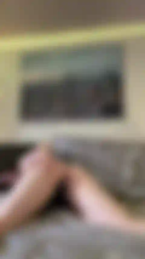 Je baise un oreiller.