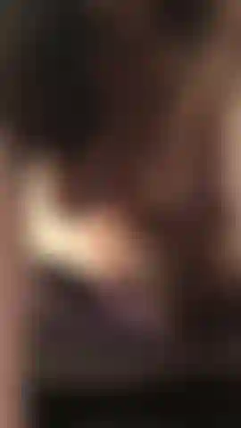 Je doigte mon clip de chatte mouillée.