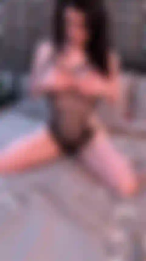 Pinces à tétons et jeu de clitoris.