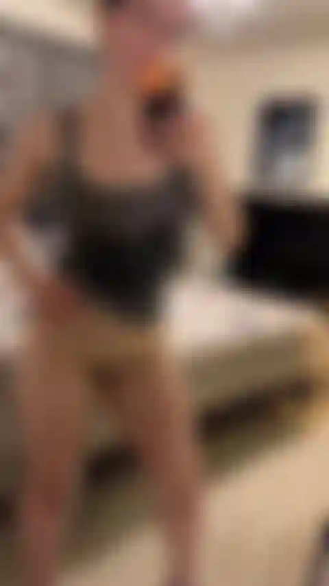 Lèche mon corps en sueur.