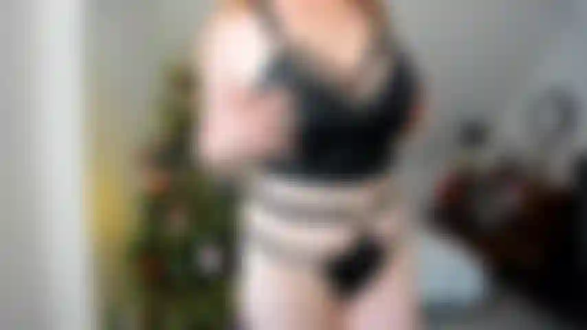 Le corps de noël taquine et jouit.