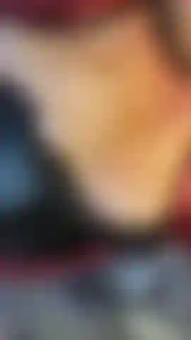 Regarde-moi huiler mes gros seins rebondissants.