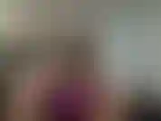 Tu es si faible pour ce cul serré ! Je te laisse l'embrasser et le lécher. Assise sur ton visage, tu aimes le goût ! Je baisse ma culotte et te donne un compte à rebours en te demandant de venir partout sur ce cul !