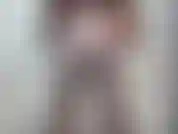 Tu aimes me regarder caresser mon corps tandis que l'eau coule le long de mes courbes. Mes tétons sont si durs qu'ils transpercent mon haut blanc mouillé. Regarde l'eau tremper mon haut blanc pendant que je te taquine. Caresse ton.