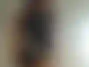 J'essaye mes 2 nouvelles robes moulantes en latex brillant. Tu aimes que je te taquine avec mon décolleté profond. Mes tétons ressortent de ma robe alors que je me penche. Tu ne peux pas nier l'étroitesse de ma robe qui essaie de retenir mes seins.