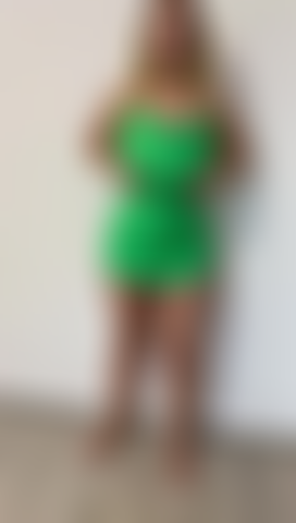 Je me déshabille lentement pour toi, je me touche.