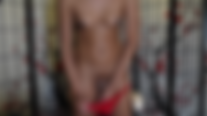 Culotte rouge, bouche humide, longue bite.