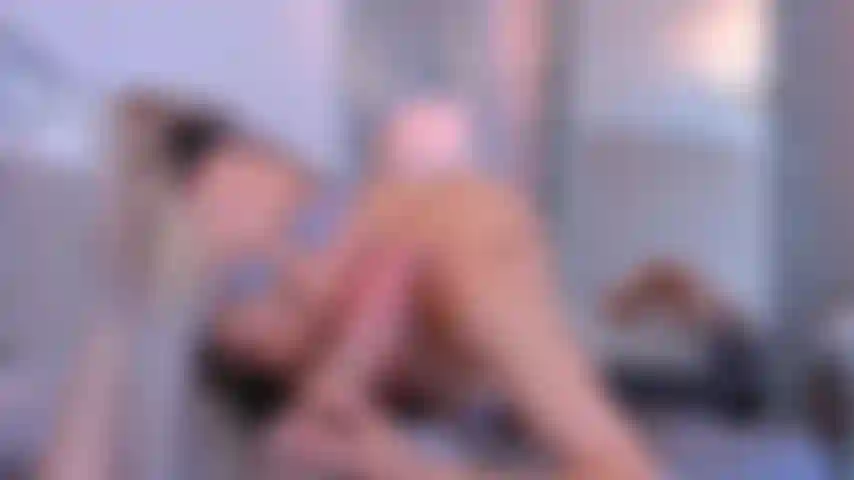 Je te suce de manière bâclée et passionnée !!