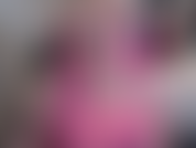 Vidéo complète de strip-tease en robe tube rose - l'audio a été supprimé - une petite allumeuse de lingerie avec du rouge à lèvres rouge, un string en satin, des seins 36f fourrés dans un petit soutien-gorge en dentelle. Le cul tremble/écarte, la jupe haute, le buisson poilu.