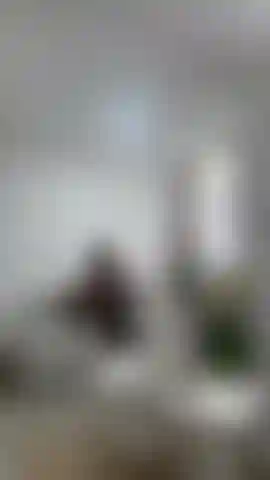 Lingerie latex et bottes en cuir, bas noirs.