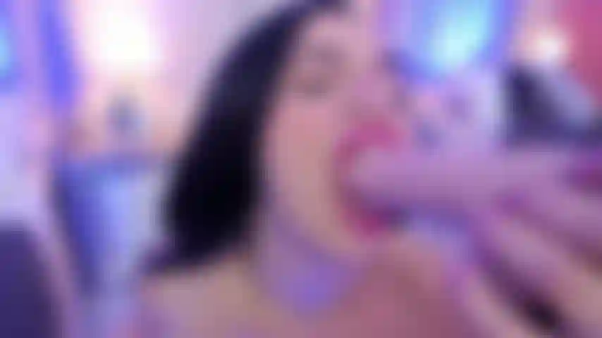Masturbation russe et délicieuse fellation.