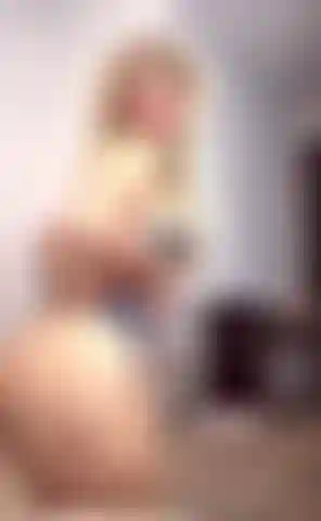 Tu te sens coquin ? Laisse mon corps irrésistible titiller chaque recoin de ton imagination… tu penses pouvoir le gérer ?