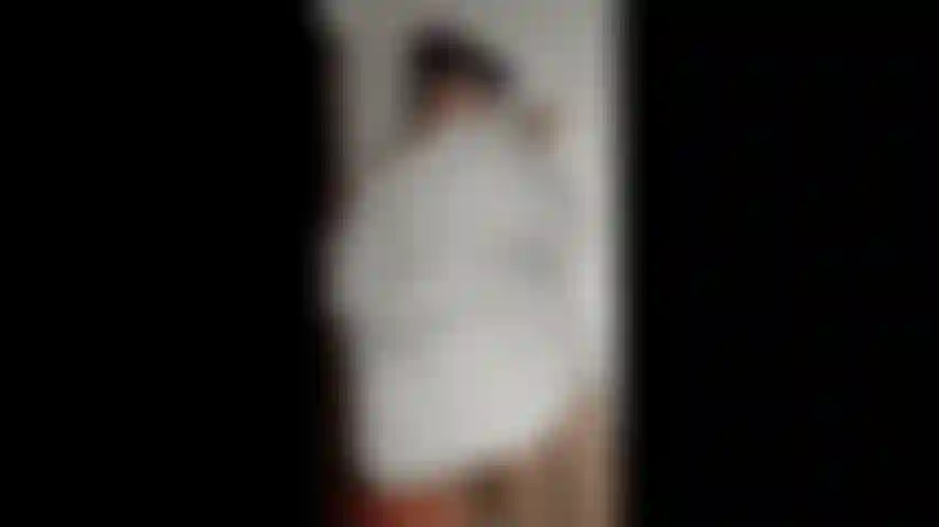 Douce strip-teaseuse.