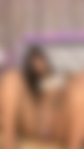 Je me frotte la chatte.