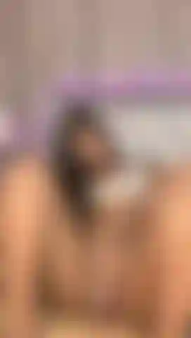 Je me frotte la chatte.