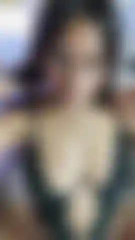 Mes seins attendent d'être remplis de ton sperme.