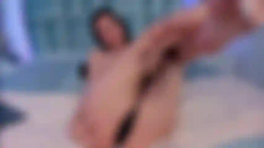 J'enlève ma culotte.