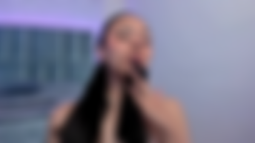 Je sens et je lèche ma propre culotte.