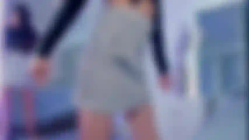 Je porte une mini-jupe sexy.