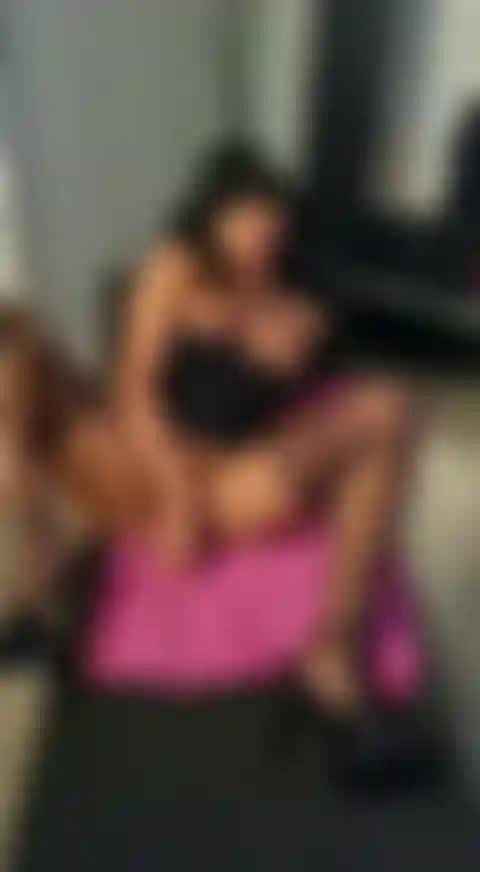 Regarde ma chatte crémeuse jouir plusieurs fois.