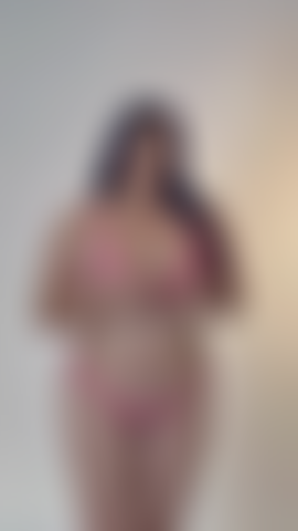 Des courbes tentantes et sensuelles vous attendent.