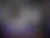 Prête à vénérer ce corps ridiculement chaud ? Je bave sur mes gros seins, mes cuisses épaisses et mon cul rond. Je veux que tu rêves de moi, que tu vénères chaque centimètre de moi, de mes longs cheveux jusqu'à mes pieds recouverts de bas.