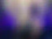 C'est pour tous mes amoureux du cul qui aiment me voir dans des tenues brillantes. Je t'encourage à te branler pendant que je mets différentes tenues et que je te taquine avec mon cul.