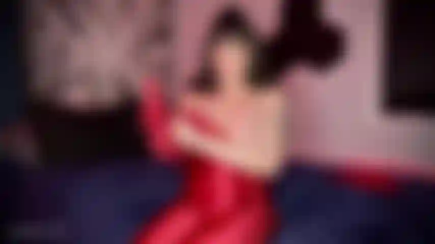 Bande-annonce de culte du corps rouge brillant.