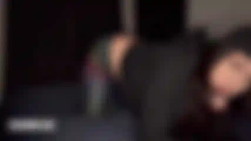 Branle-toi sur mon legging non nu.