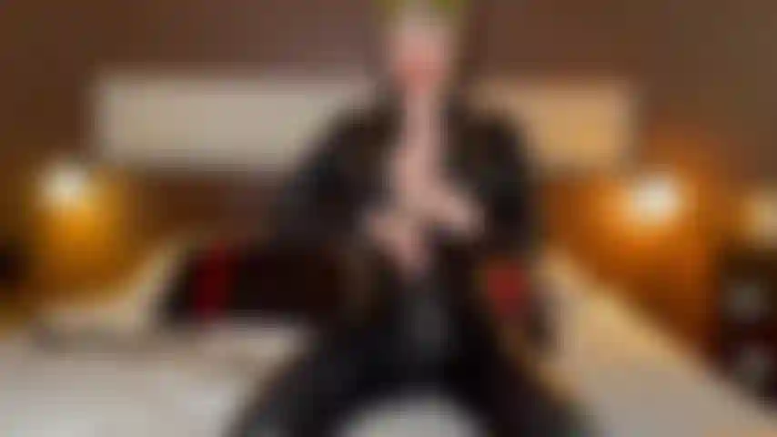 Je joue à la chatte de catwoman.