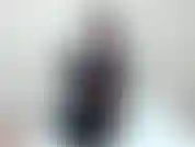 Dans mon uniforme scolaire japonais, je commence à frotter ma chatte sur mes sous-vêtements. Je glisse alors mes doigts sous ma culotte & me doigte. J'utilise aussi mon vibromasseur ! J'adore montrer à papa comment je gicle dans ma culotte.