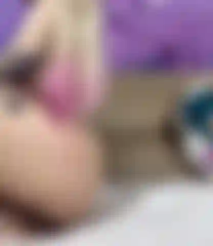 Ma chatte mouillée et 5 doigts. Étonnamment, elle a pu les prendre).