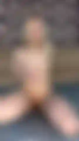 Et au lieu de mes doigts, je rêve de ta bite.