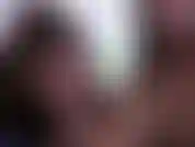 Deux filles un coq. Une scène de fille et une double pipe.