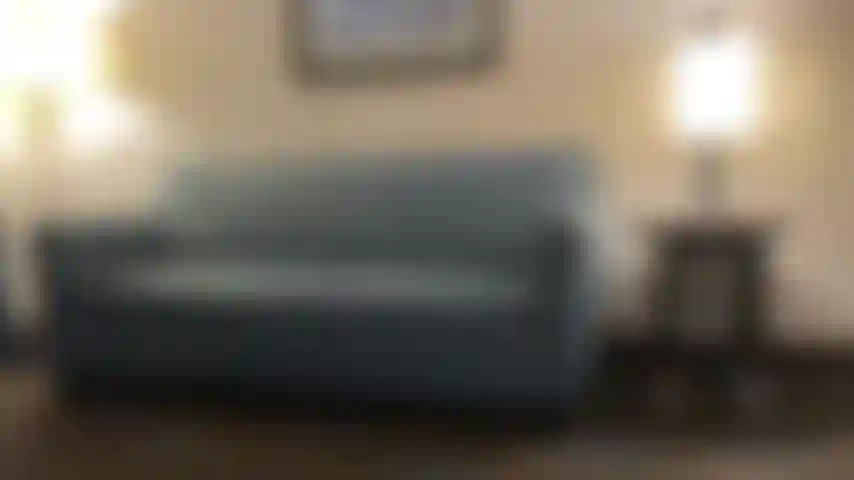 Taquine le cul, le visage et les semelles, jupe transparente, lingerie en dentelle, string.