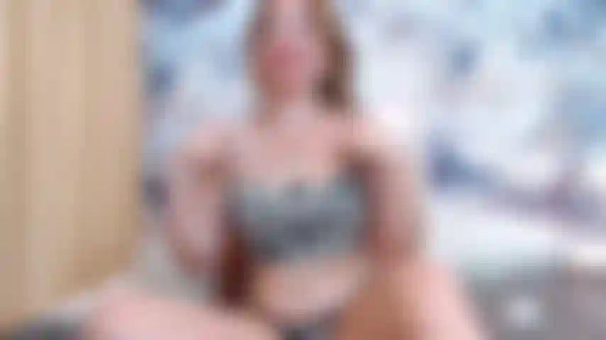 Complètement nue, en train de sucer mes orteils.