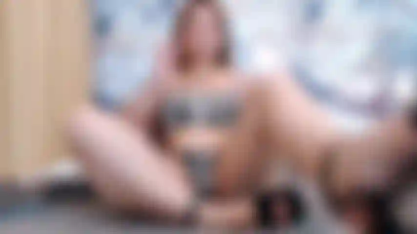 Je me baise le cul si vite jusqu'à ce que je ressens un orgasme.