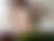 Une femme sexy dans la baignoire, en attente de compagnie.