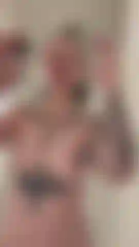 Voyeuse sous la douche.