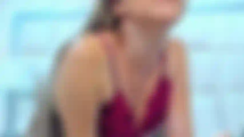 Un spectacle très sale plein de salive sur le visage.