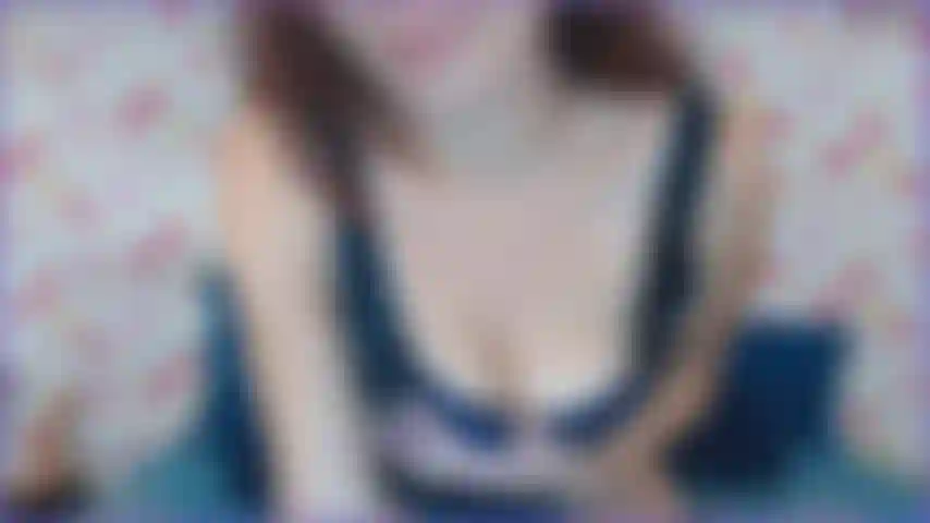 Je te parle sale et douce, je te taquine en portant mon corset zippé préféré. Que pensez-vous qu'il se passera si je rebondis trop ?