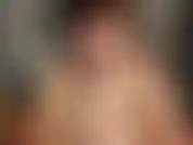 " Dragon de komodo." Je prends un peu de temps pour pratiquer mes compétences en gorge profonde. Regarde-moi bâillonner, cracher et baver sur mes vêtements et mes seins alors que je prends ta bite sans relâche dans ma gorge.