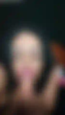 Une pipe slurpy avec un plaisir qui fait pleurer.